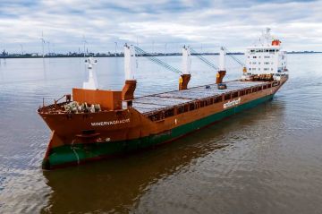 الحوثيون يتبنون هجوما على سفينة شحن ترفع علم هولندا