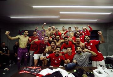 إيه اليوم الحلو دا.. غناء ورقص محمد صلاح ولاعبي منتخب مصر احتفالا بالوصول لمونديال 2026 (فيديو)