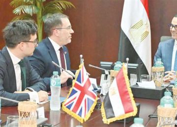 الاستثمار : انخفاض العجز التجارى لـ30 مليار دولار  الاستثمار : انخفاض العجز التجارى لـ30 مليار دولار
