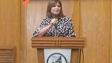 الناس شايفة غير كده.. إلهام شاهين: أنا مليش في السياسة والفن هو حياتي فيديو الناس شايفة غير كده.. إلهام شاهين: أنا مليش في السياسة والفن هو حياتي فيديو