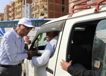 حملات مكثفة على مواقف السيارات في أسوان للتأكد من التزام السائقين بالتعريفة الجديدة حملات مكثفة على مواقف السيارات في أسوان للتأكد من التزام السائقين بالتعريفة الجديدة