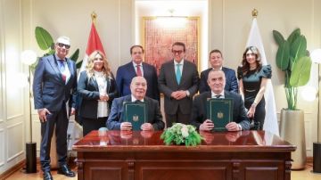 وزير الصحة يشهد توقيع مذكرة تفاهم مع ميديافا لتطوير التركيبات الدوائية والتغذية العلاجية وزير الصحة يشهد توقيع مذكرة تفاهم مع ميديافا لتطوير التركيبات الدوائية والتغذية العلاجية