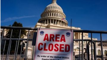 بسبب الخلافات الحزبية.. الحكومة الأمريكية تغلق أبوابها رسميا