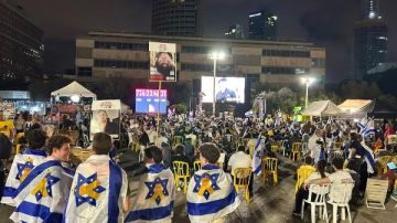 تجمع عائلات الأسرى الإسرائيليين في تل أبيب بانتظار الإفراج عن ذويهم