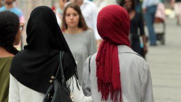 جدل واسع في إيطاليا بعد طرح قانون لحظر الحجاب والنقاب.. وغرامة 3 آلاف يورو للمخالفين