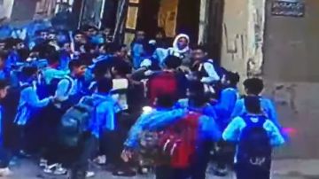 طلاب مدرسة إعدادية بالشرقية يتحرشون بطالبة .. ووالدها يستغيث طلاب مدرسة إعدادية بالشرقية يتحرشون بطالبة .. ووالدها يستغيث