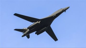 قاذفات B-1 الأمريكية الأسرع من الصوت تحلق قرب سواحل فنزويلا قاذفات B-1 الأمريكية الأسرع من الصوت تحلق قرب سواحل فنزويلا