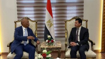 قبل مواجهة بيراميدز ونهضة بركان.. وزير الرياضة يلتقي رئيس الكاف قبل مواجهة بيراميدز ونهضة بركان.. وزير الرياضة يلتقي رئيس الكاف