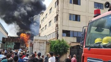 قوات الحماية المدنية تخمد نيران حريق أعلى سطح مخزن سكر بطنطا