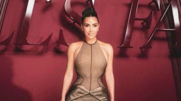 كيم كاردشيان تثير الجدل بإطلالة غريبة في أحدث ظهور.. صور