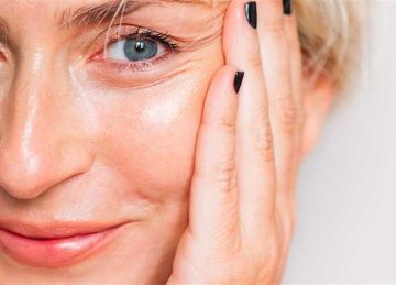 لبشرة زجاجية ونضرة.. اتبعي طريقة الساندويتش في 3 خطوات لبشرة زجاجية ونضرة.. اتبعي طريقة الساندويتش في 3 خطوات