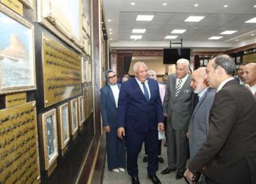 محافظ الوادي الجديد يتفقد مجمع المصالح الحكومية للخدمات الذكية