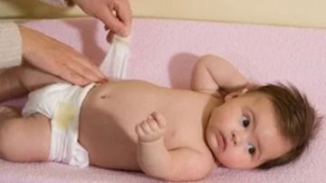 هل لمس عورة الطفل ينقض الوضوء؟.. الإفتاء تجيب