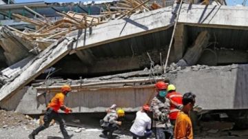 إندونيسيا.. ارتفاع عدد ضحايا مدرسة مدينة سيدوارجو المنهارة إلى 67 شخصا إندونيسيا.. ارتفاع عدد ضحايا مدرسة مدينة سيدوارجو المنهارة إلى 67 شخصا