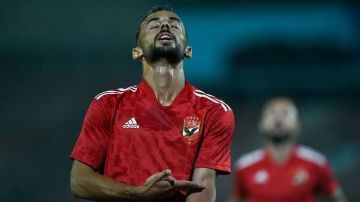 الغندور: لاعب الأهلي كان على أعتاب الزمالك قبل أن تغيير قراره الغندور: لاعب الأهلي كان على أعتاب الزمالك قبل أن تغيير قراره