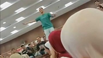 بعد جدل واسع.. حقيقة واقعة رقص طالب داخل المدرج بجامعة دمياط بعد جدل واسع.. حقيقة واقعة رقص طالب داخل المدرج بجامعة دمياط
