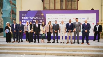 صبحي يفتتح النسخة الثانية لــ قمة مصر المستدامة للشباب 2025 بالجامعة الأمريكية صبحي يفتتح النسخة الثانية لــ قمة مصر المستدامة للشباب 2025 بالجامعة الأمريكية
