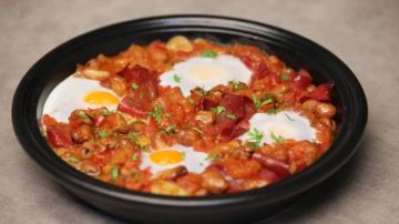 طريقة عمل طاجن فول بالبيض في الفرن طريقة عمل طاجن فول بالبيض في الفرن