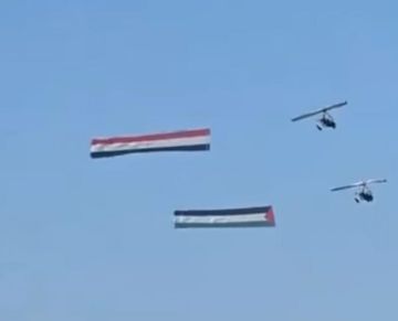 علم فلسطين يرفرف بجوار العلم المصري فى سماء شرم الشيخ تزامنا مع وقف إطلاق النار علم فلسطين يرفرف بجوار العلم المصري فى سماء شرم الشيخ تزامنا مع وقف إطلاق النار