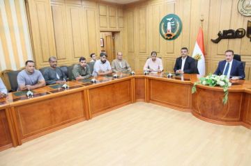 محافظ المنوفية يلتقي أهالي دلهمو ويوجه بدعم المتضررين من ارتفاع منسوب النيل