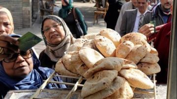 مصير أسعار الخبز المدعم والسياحي بعد تحرك السولار.. فيديو مصير أسعار الخبز المدعم والسياحي بعد تحرك السولار.. فيديو