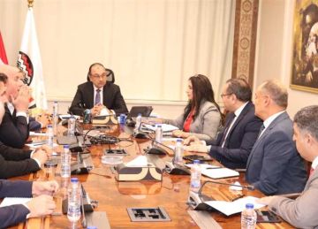 وزير قطاع الأعمال العام يستقبل رئيس اروجلو العالمية لبحث التعاون