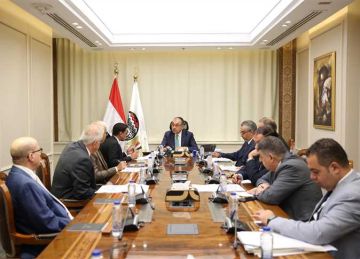 وزير قطاع الأعمال العام يستقبل وفدا من إندوراما العالمية لبحث التعاون المشترك وزير قطاع الأعمال العام يستقبل وفدا من إندوراما العالمية لبحث التعاون المشترك