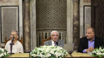 إعجاز علمي.. أستاذ بالأزهر: علم الأجنة الحديث ما هو إلا كشف لما ورد في القرآن.. صور