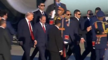 الرئيس السيسي يصطحب ترامب إلى مقر انعقاد قمة شرم الشيخ للسلام