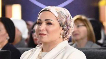 السيدة انتصار السيسي في ذكرى انتصار أكتوبر: نستلهم روح التضحية والانتماء ونغرسها في نفوس أبنائنا ليظل الوطن حصنا منيعا السيدة انتصار السيسي في ذكرى انتصار أكتوبر: نستلهم روح التضحية والانتماء ونغرسها في نفوس أبنائنا ليظل الوطن حصنا منيعا