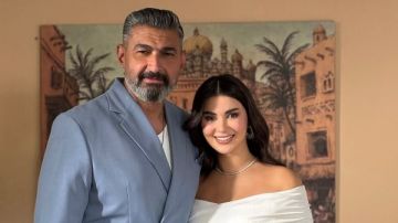 كلهم بيحبوا مودي.. هدي الإتربي تروج لمسلسلها مع ياسر جلال