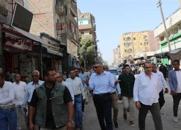 محافظ أسوان يشدد على عدم السماح بأي إستغلال غير قانوني للشوارع والأرصفة