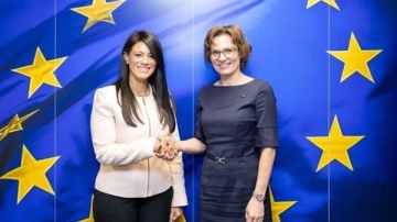 وزيرة التخطيط تبحث مع المفوض الأوروبي للبيئة جهود تنفيذ آلية تعديل حدود الكربون وزيرة التخطيط تبحث مع المفوض الأوروبي للبيئة جهود تنفيذ آلية تعديل حدود الكربون