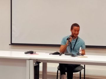 أحمد مالك : سعيد أني شرفت مصر وصناعة السينما وأخدت جائزة وسط أهلي وناسي أحمد مالك : سعيد أني شرفت مصر وصناعة السينما وأخدت جائزة وسط أهلي وناسي