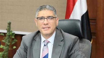 محافظ الجيزة يخصص شاشات عرض كبرى بالميادين لمتابعة افتتاح المتحف المصري الكبير محافظ الجيزة يخصص شاشات عرض كبرى بالميادين لمتابعة افتتاح المتحف المصري الكبير