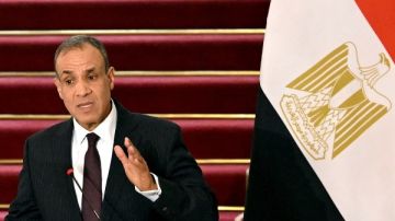 وزير الخارجية: أفخر بانتمائي لأسيوط.. وأسرتي بسيطة ووالدي حببني في السياسة وزير الخارجية: أفخر بانتمائي لأسيوط.. وأسرتي بسيطة ووالدي حببني في السياسة