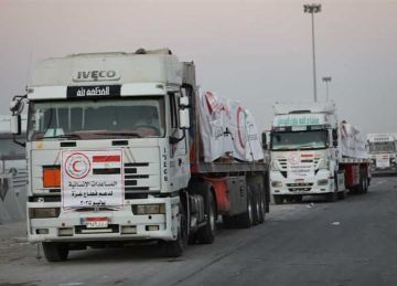 تحرك شاحنات المساعدات إلى معبري كرم أبوسالم والعوجة تمهيدا لدخولها غزة