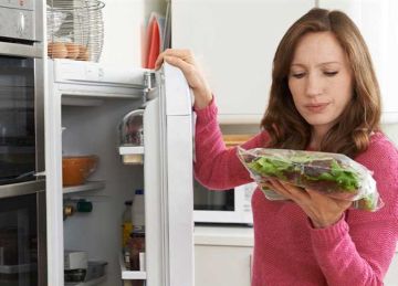 ماذا تفعل لو تناولت طعاما منتهي الصلاحة .. خطوات بسيطة لتفادي الخطر ماذا تفعل لو تناولت طعاما منتهي الصلاحة .. خطوات بسيطة لتفادي الخطر