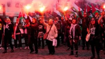 مظاهرات في أوسلو دعما لغزة قبيل مواجهة النرويج وإسرائيل في تصفيات المونديال.. صور مظاهرات في أوسلو دعما لغزة قبيل مواجهة النرويج وإسرائيل في تصفيات المونديال.. صور