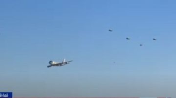 مقاتلات إف - 16 المصرية ترافق طائرة ترامب خلال الهبوط بمطار شرم الشيخ مقاتلات إف - 16 المصرية ترافق طائرة ترامب خلال الهبوط بمطار شرم الشيخ