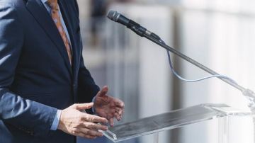 أمك اشترتها .. كيف تحولت من مصطلح إلى ظاهرة سياسية؟  أمك اشترتها .. كيف تحولت من مصطلح إلى ظاهرة سياسية؟