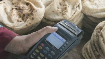 عاجل بعد رفع السولار.. التموين تحسم الجدل بشأن تغيير نظام صرف الخبر المدعم عاجل بعد رفع السولار.. التموين تحسم الجدل بشأن تغيير نظام صرف الخبر المدعم