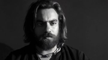 مشهد مروع على طريق السويس.. كيف نجا صاحب أغنية أنا بشحت بالجيتار من الموت؟ مشهد مروع على طريق السويس.. كيف نجا صاحب أغنية أنا بشحت بالجيتار من الموت؟