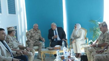 محافظ الوادي الجديد يستقبل مدير جمعية المحاربين القدماء وضحايا الحرب محافظ الوادي الجديد يستقبل مدير جمعية المحاربين القدماء وضحايا الحرب