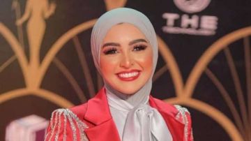 هلا رشدي: بابا قالي معنديش بنات تلبس الحجاب وتقلعه