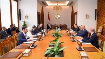 وزير الخارجية يتابع استعدادات الوزارة لافتتاح المتحف المصرى الكبير وزير الخارجية يتابع استعدادات الوزارة لافتتاح المتحف المصرى الكبير