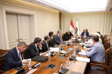 وزير قطاع الأعمال يبحث مع مجموعة طلعت مصطفى تعزيز التعاون في المشروعات السياحية والفندقية وزير قطاع الأعمال يبحث مع مجموعة طلعت مصطفى تعزيز التعاون في المشروعات السياحية والفندقية
