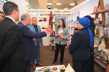 وزيرة التضامن الاجتماعي تتفقد جناح معرض ديارنا للحرف اليدوية والتراثية بمطار شرم الشيخ الدولي وزيرة التضامن الاجتماعي تتفقد جناح معرض ديارنا للحرف اليدوية والتراثية بمطار شرم الشيخ الدولي