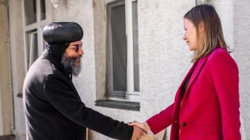 الأنبا جابرييل يستقبل وزيرة الدولة بالنمسا في مقر المطرانية بڤيينا صور