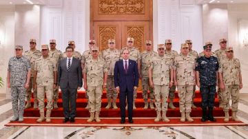 الرئيس السيسي يترأس اجتماع المجلس الأعلى للقوات المسلحة بالكيان العسكري ويبحث التحديات التي تواجه الأمن القومي المصري الرئيس السيسي يترأس اجتماع المجلس الأعلى للقوات المسلحة بالكيان العسكري ويبحث التحديات التي تواجه الأمن القومي المصري